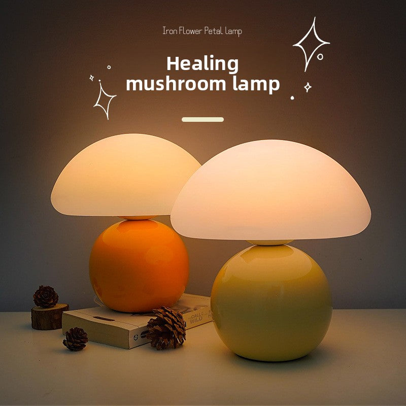 High-end cream-colored mushroom bedside lamp